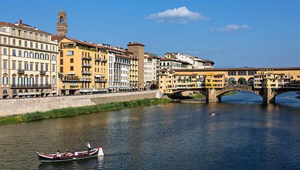 Boat Tour on the Arno river 